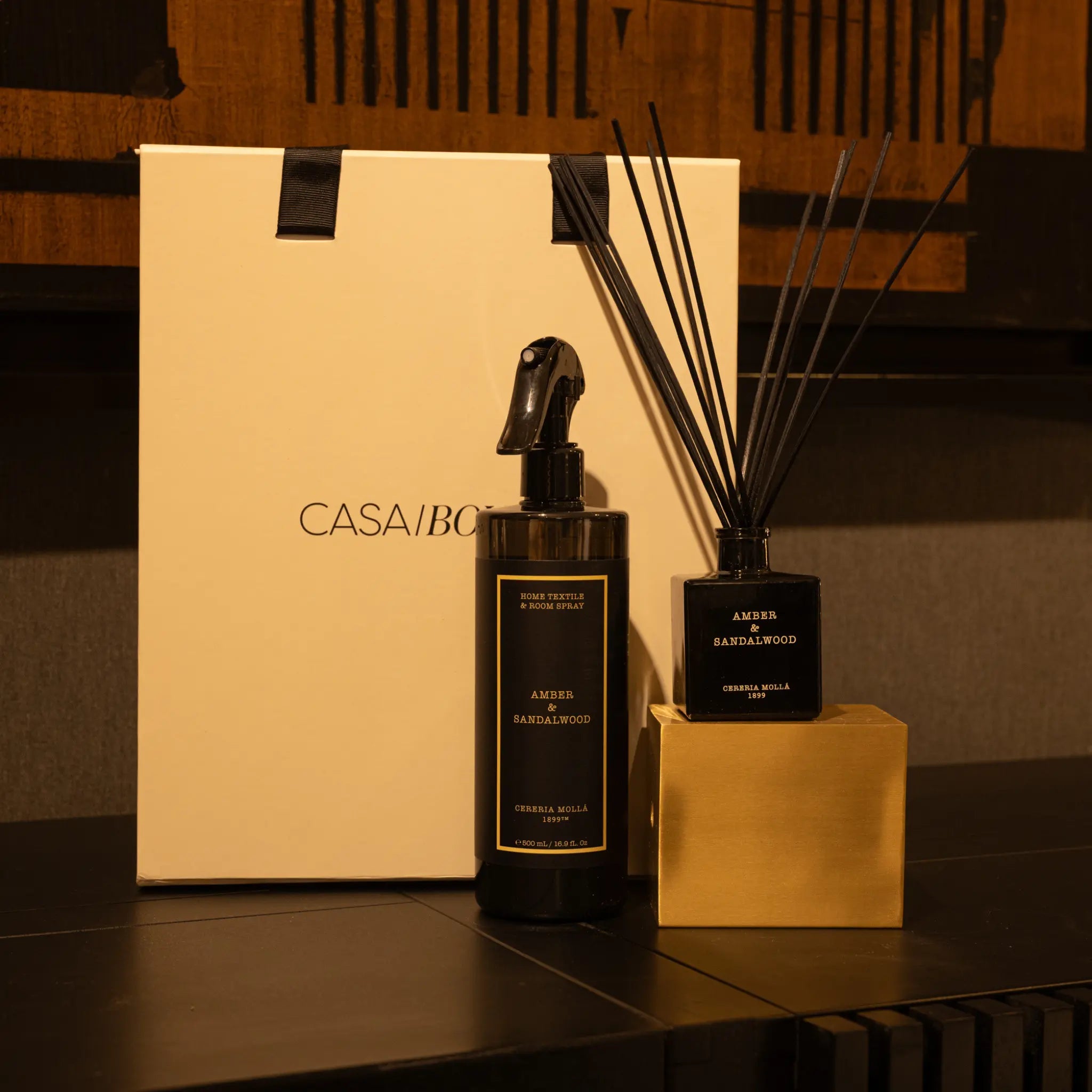 Set Room & Textil Spray + Difusor Varillas Amber & Sandalwood - Casa/Bougie